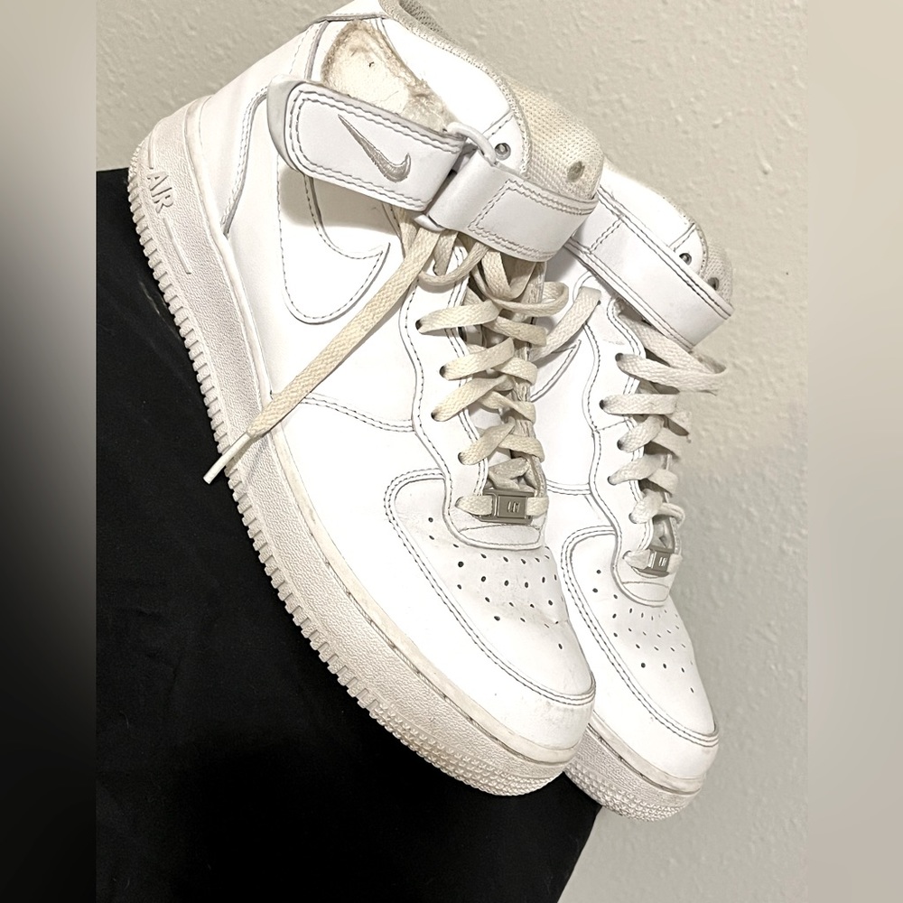 EUC Mens White on White Nike Air Force 1 Mid '07 sz 8M